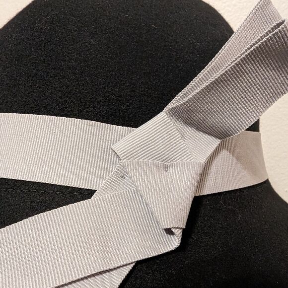 Banana Republic Black wool cloche hat NWT - Picture 2 of 9